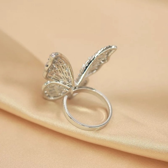 Silver butterfly 🦋 ring - Picture 2 of 3